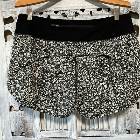Lululemon Speed Up Short 2.5 Low Rise Daisy Dust Alpine White Black /Black - Picture 6 of 11